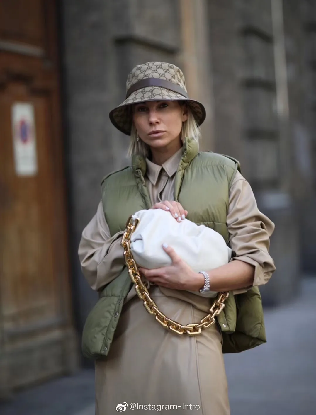 THE CHAIN ​​POUCH Milan Fashion Actress Street Photo ☑️ So healing and perfect